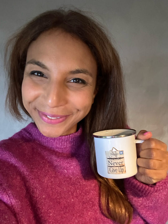 Never give up – Emaille Tasse